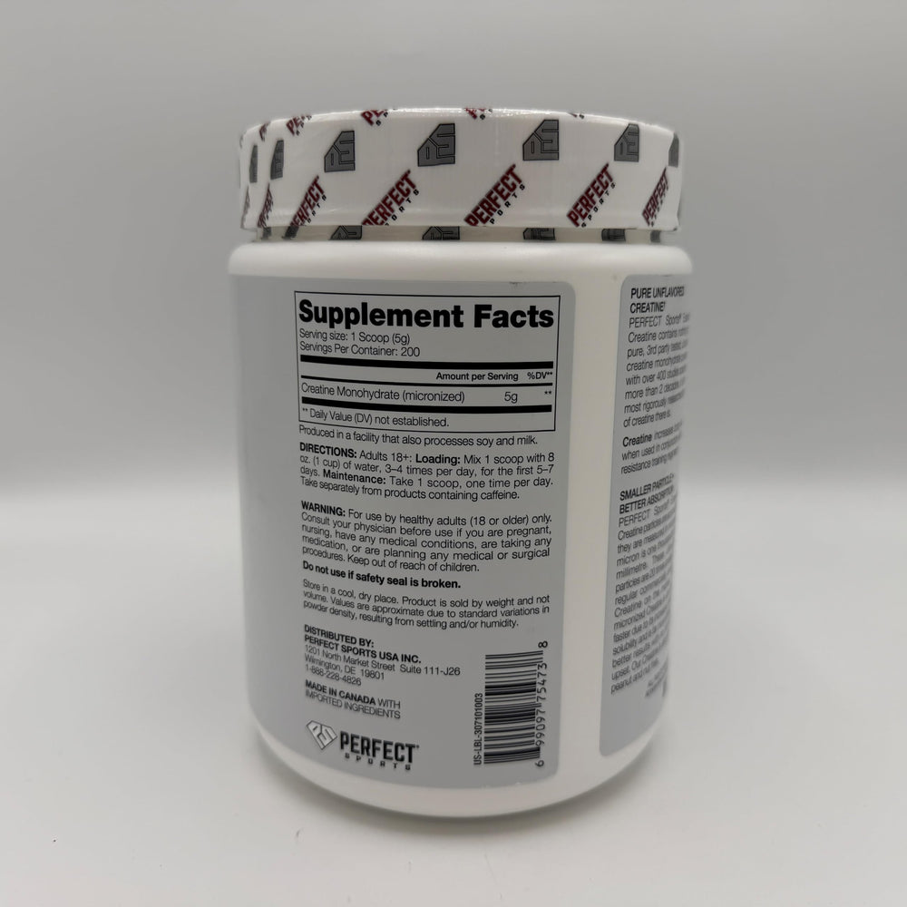 Close-up of ultra-fine creatine particles highlighting solubility benefits.