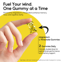 Pharmlitalia gummies beside a bedside setup indicating sleep-friendly routine.
