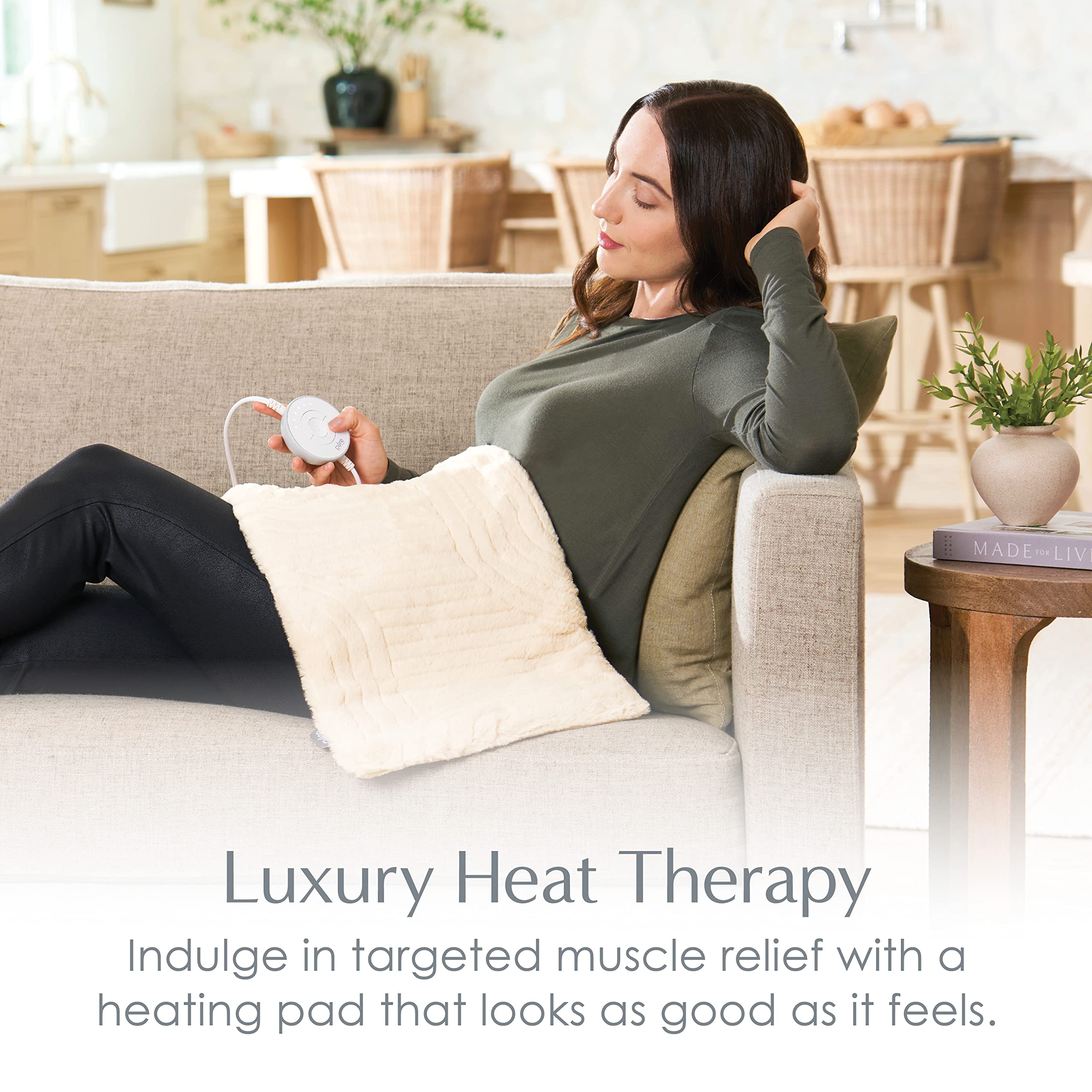 Pure Enrichment PureRadiance heating pad with soft faux fur provides premium comfort.