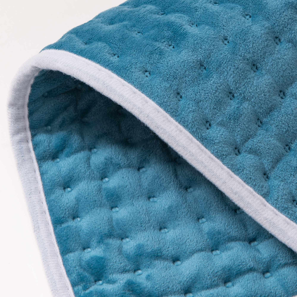 RAINOVA heating pad throw provides pet warmth for older pets