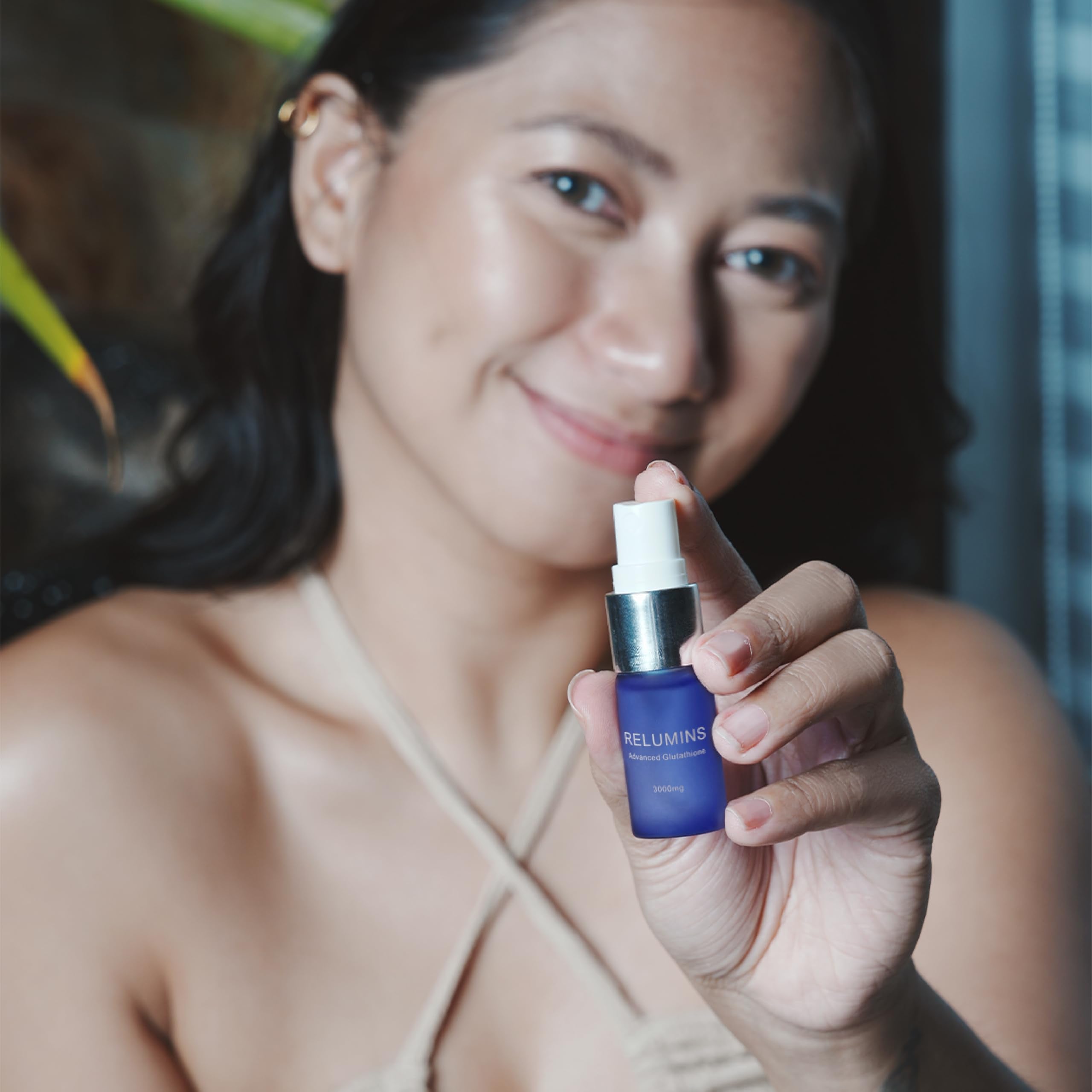 Relumins spray dispense mechanism enables consistent daily dosing.