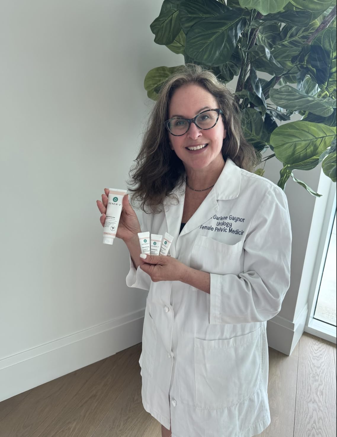 Renew-V close-up of moisturizer application for gentle intimate care