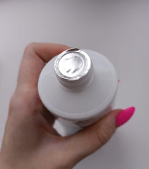 RIXET gel in hand suggests a flexible, health-conscious daily habit.