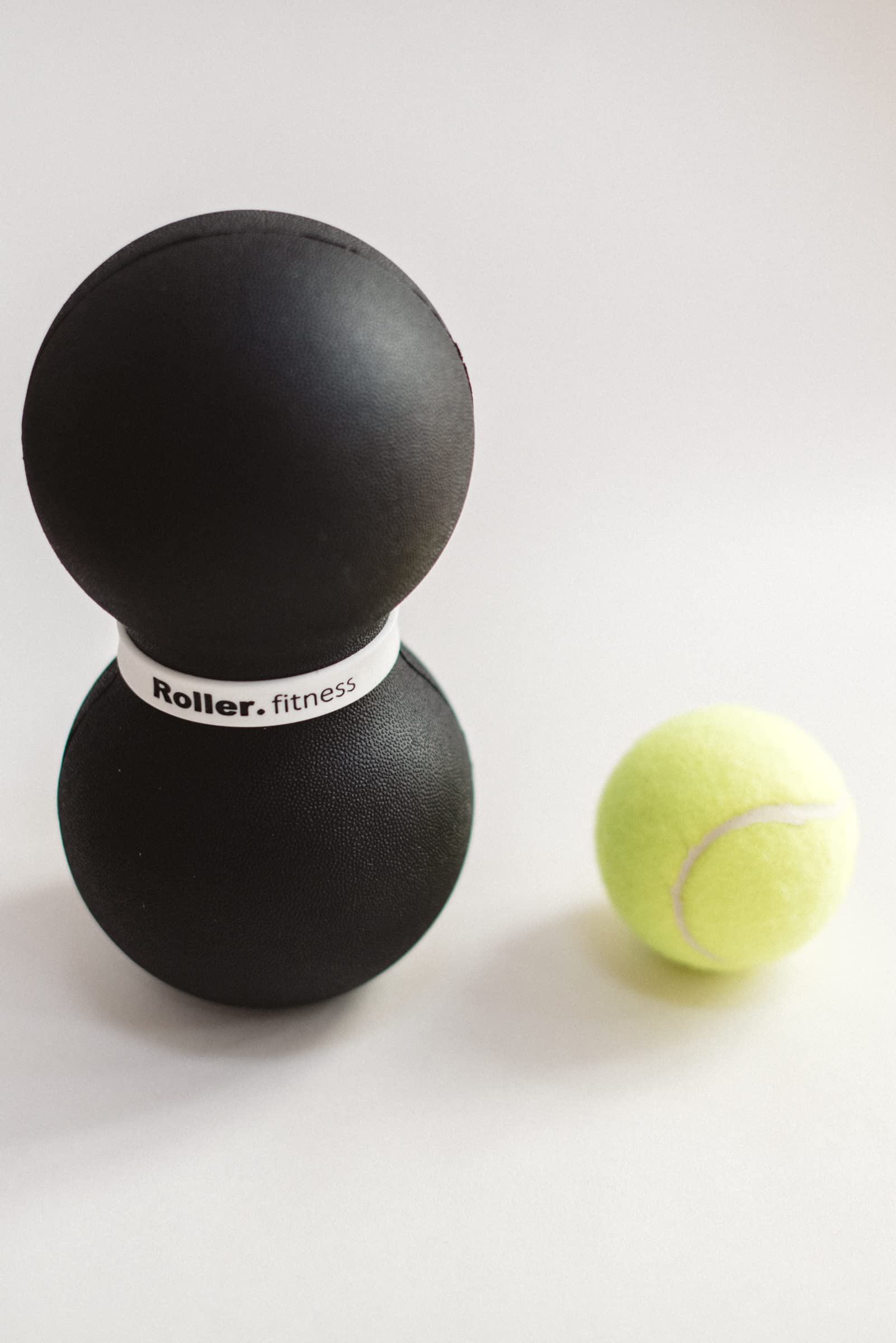 Roller Fitness Infinity Roller double massage ball in action for muscle relief