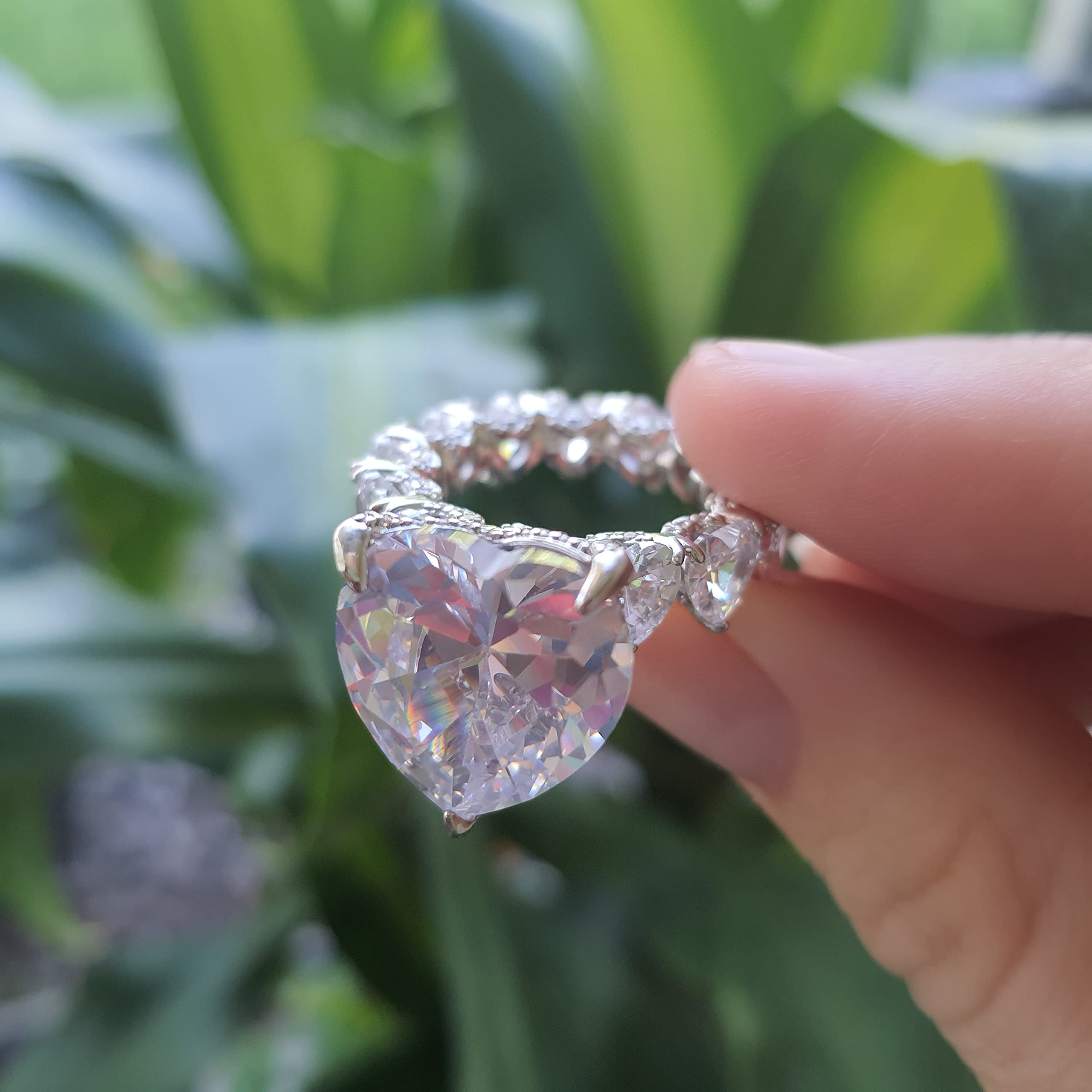 Roxxy Crystals heart ring night sparkle highlights elegant, eye-catching shimmer.