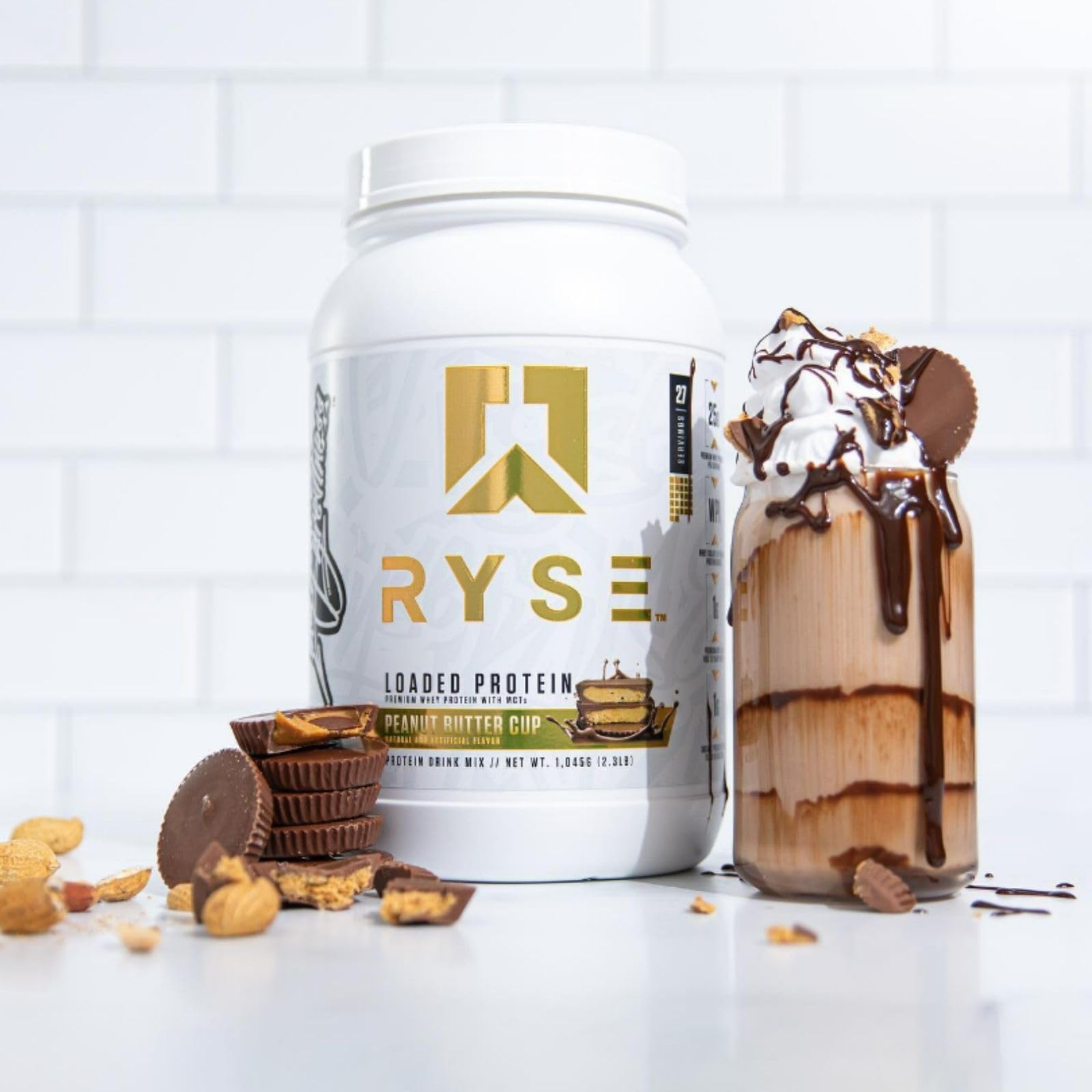 Packaging highlights prebiotic fiber and MCTs for digestive-friendly nutrition.