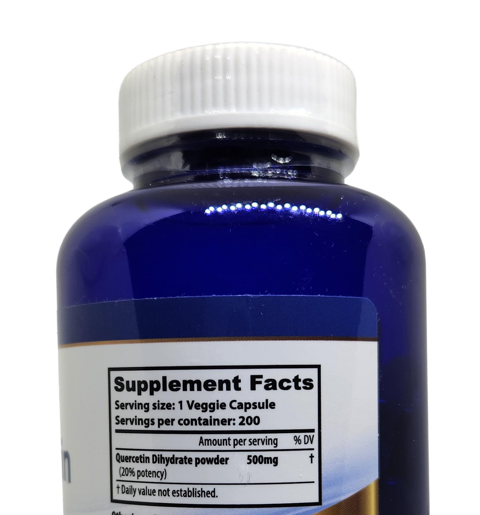 S Superior Health Quercetin 500mg poured capsules indicating easy pre-meal use.