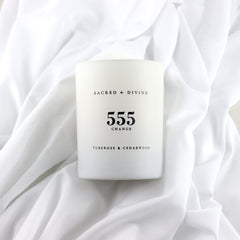 Fragrance notes of tuberose and cedarwood for relaxation and focus.