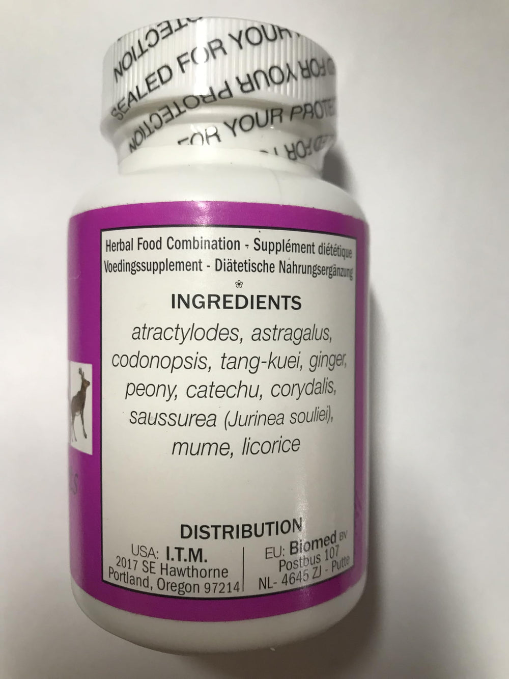 Seven Forests Atractylodes Tablets label close-up, highlighting consistent daily dosage.