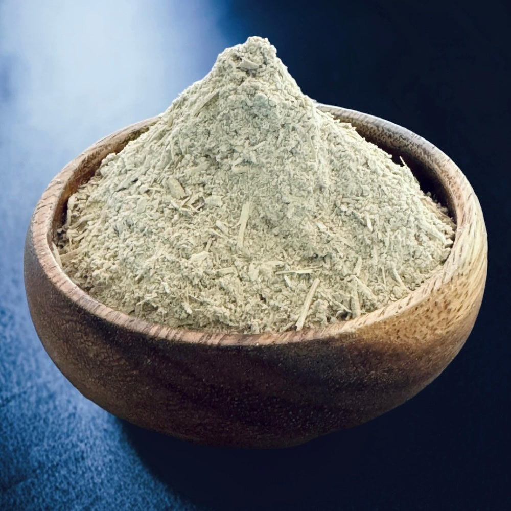SINGHS kava waka powder with measuring spoon for precise servings.