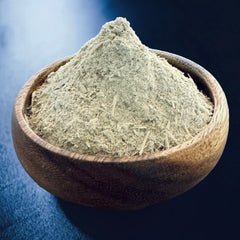 SINGHS kava waka powder with measuring spoon for precise servings.