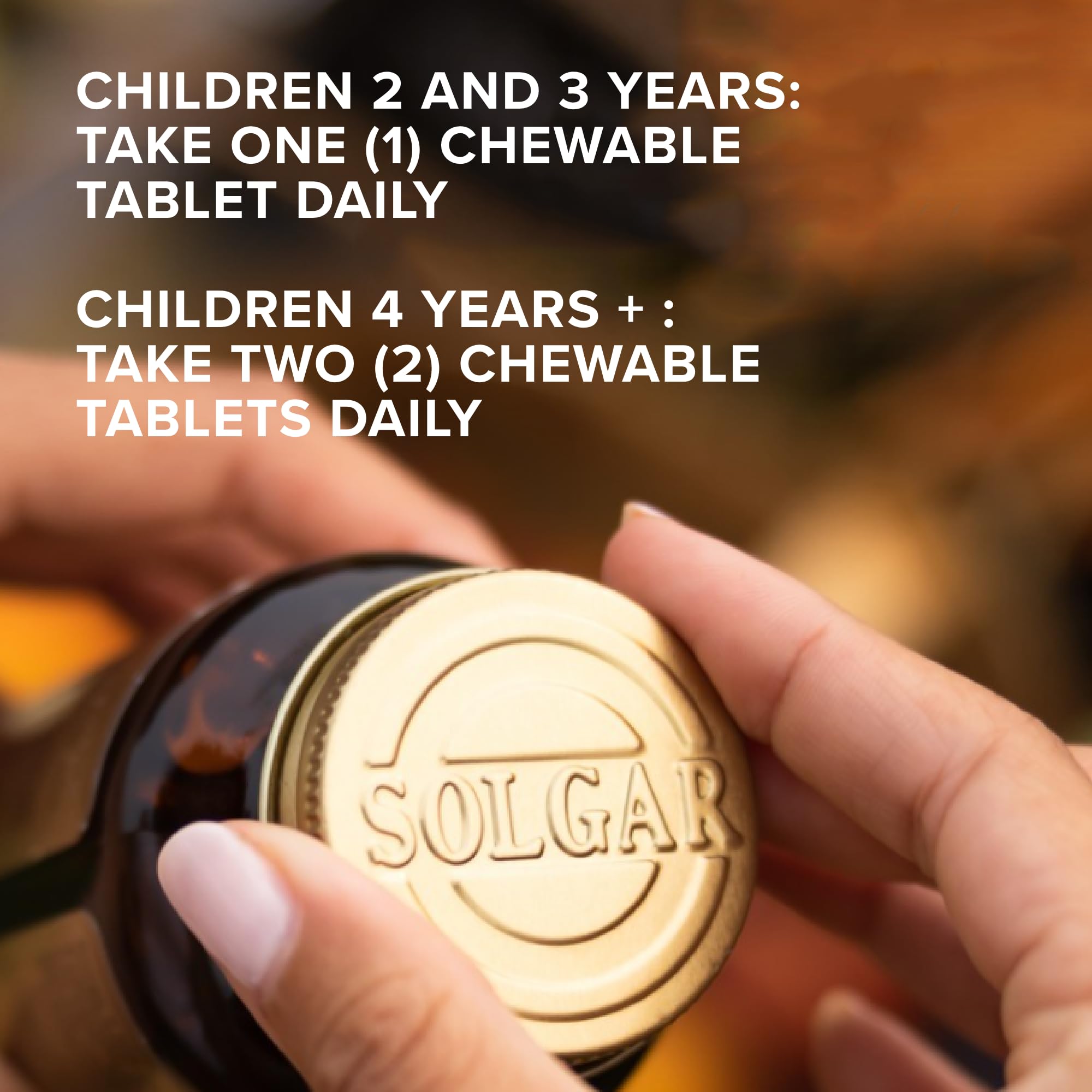 Solgar Kangavites Bouncin’ Berry close-up of chewable tablets, delicious for kids.