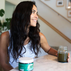 Solluna Greens Moringa bottle showcasing alkalizing greens for balanced energy.