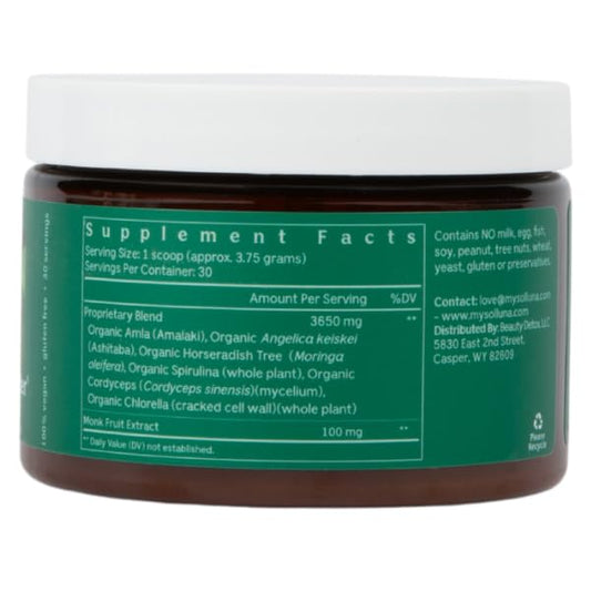 Solluna Greens Spirulina scoop for quick, convenient nutrition in smoothies.