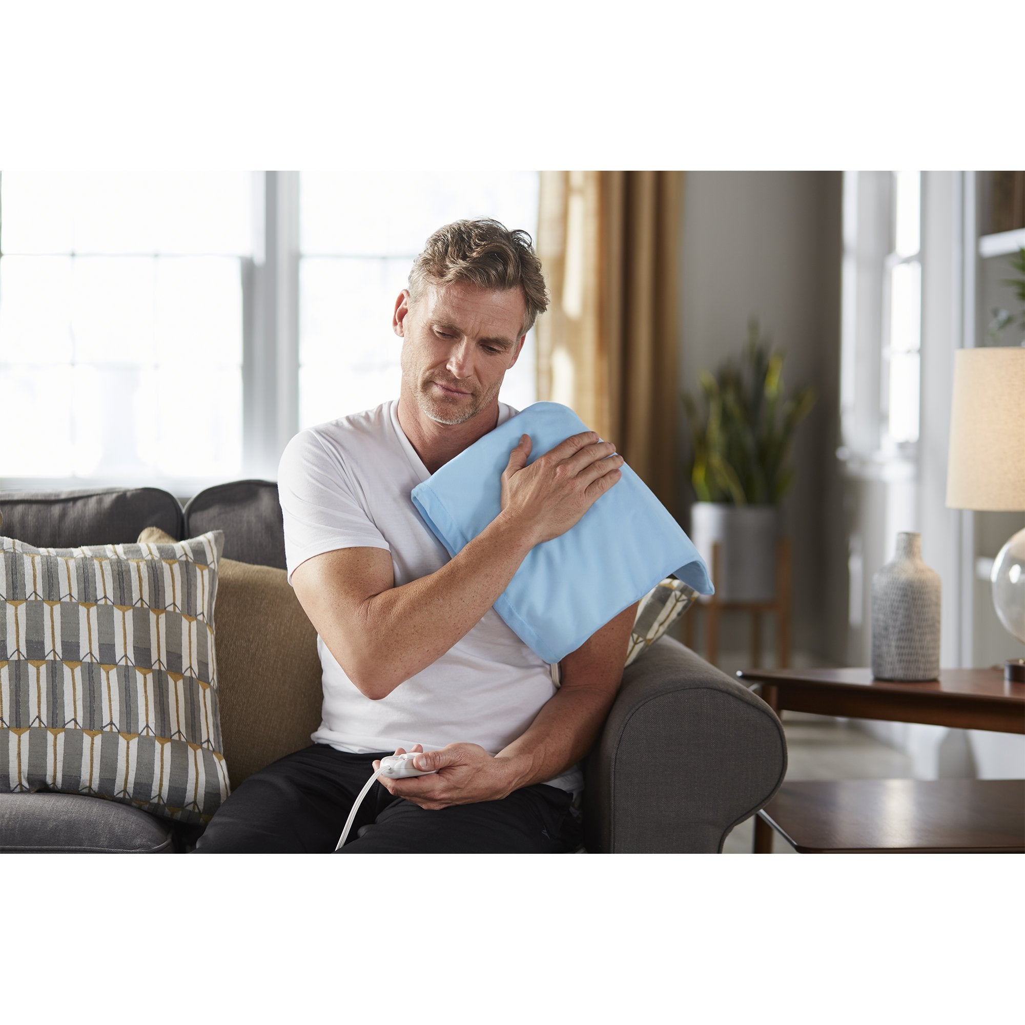 Sunbeam pad features sponge for moist or dry heat.