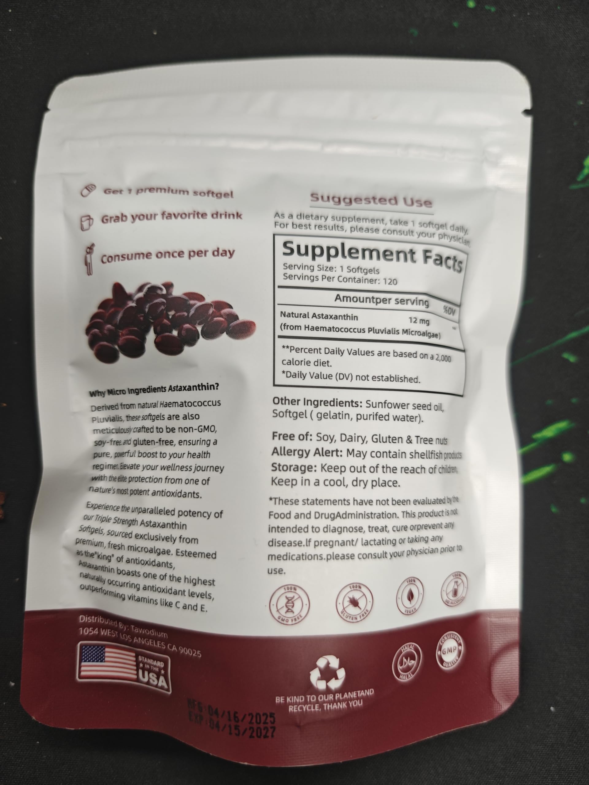 SUUDUUL Belano Astaxanthin capsule close up emphasizes clean formula.