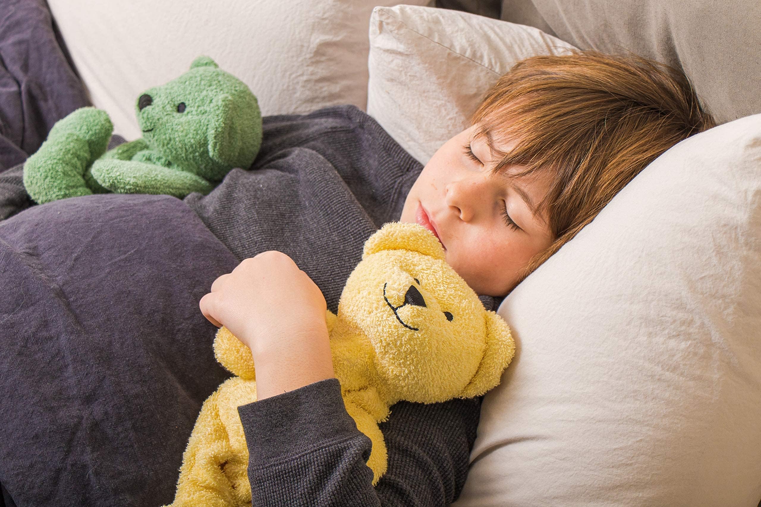 Thermal-Aid Honey The Yellow Bear natural corn filling helps stay fresh and odor-resistant.