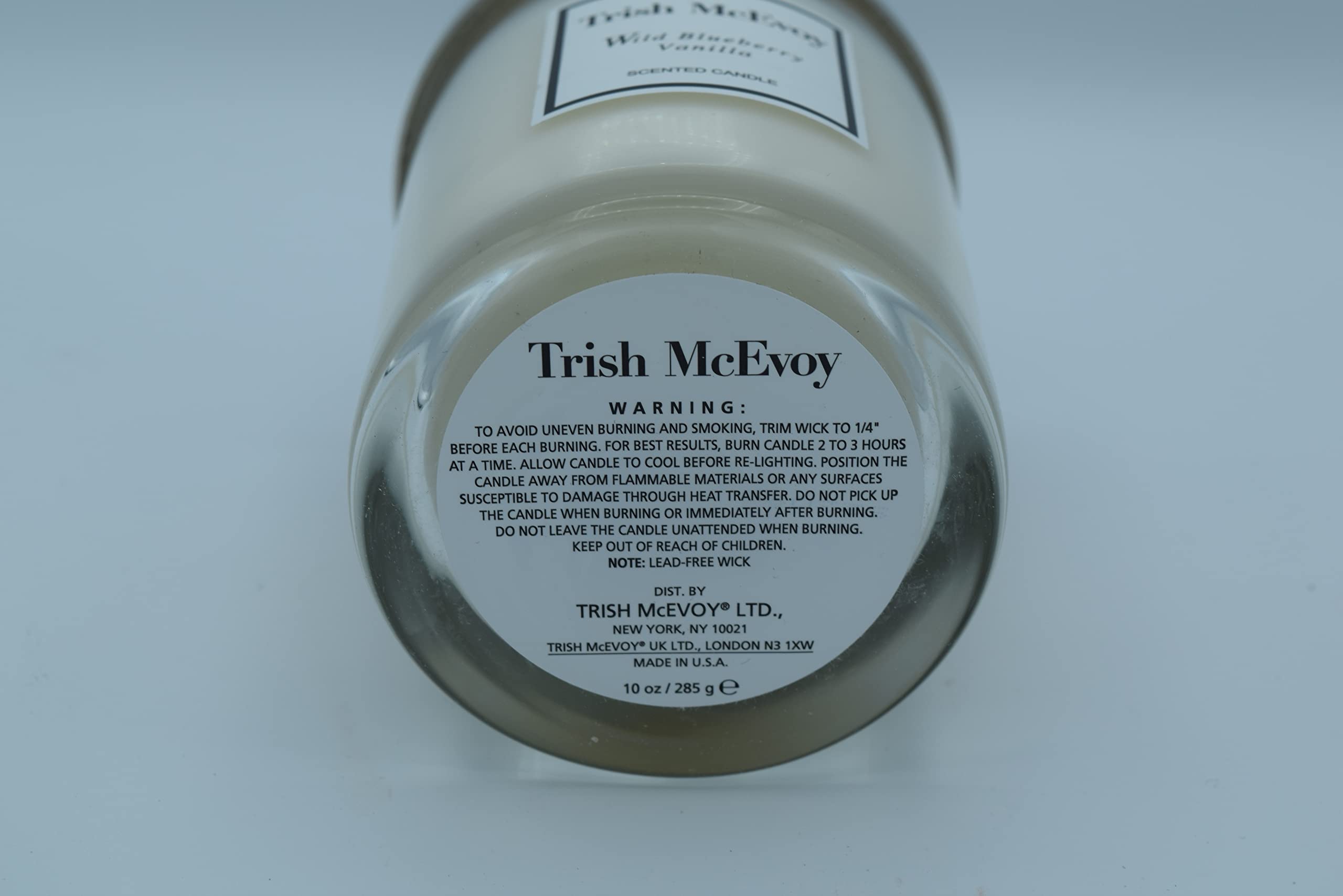 Trish McEvoy Wild Blueberry Vanilla candle offers 40-50 hour burn time for longer ambiance.