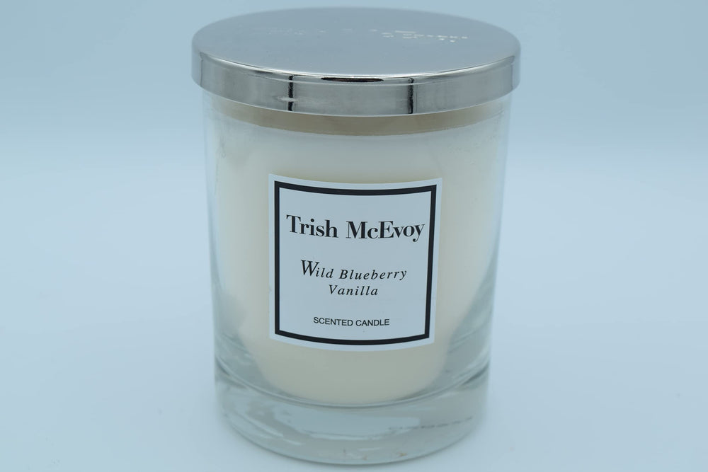 Trish McEvoy Wild Blueberry Vanilla candle 2-wick design delivers even scent diffusion.