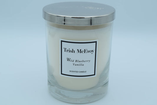 Trish McEvoy Wild Blueberry Vanilla candle 2-wick design delivers even scent diffusion.