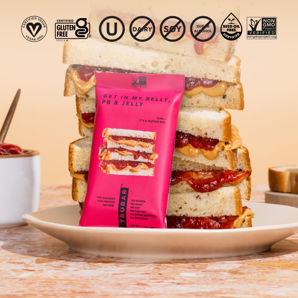 TRUBAR Feelin' Fruity Strawberry Shorty Got Cake bar close-up, vibrant flavor and fiber.