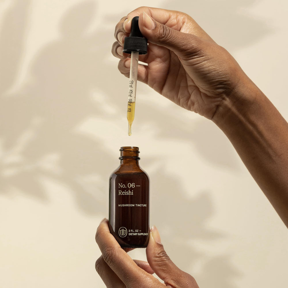 UPHORIC URTH Tincture bottle close-up emphasizes quick absorption and daily use.