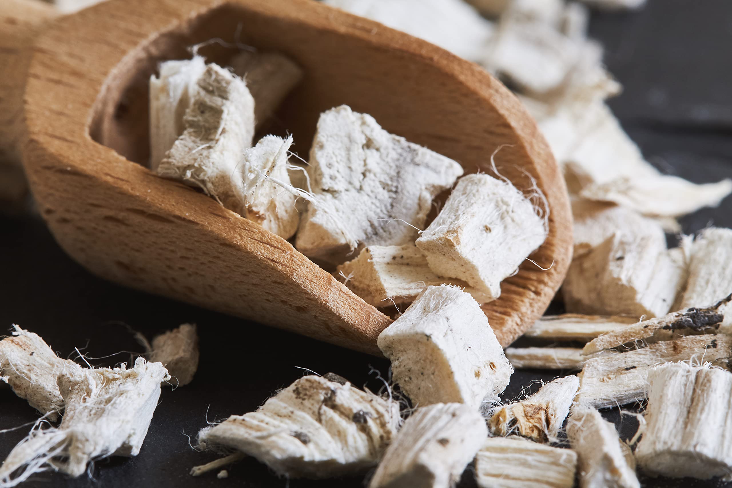 US Wellness Naturals marshmallow root tea cup steeping yields a golden, soothing infusion.